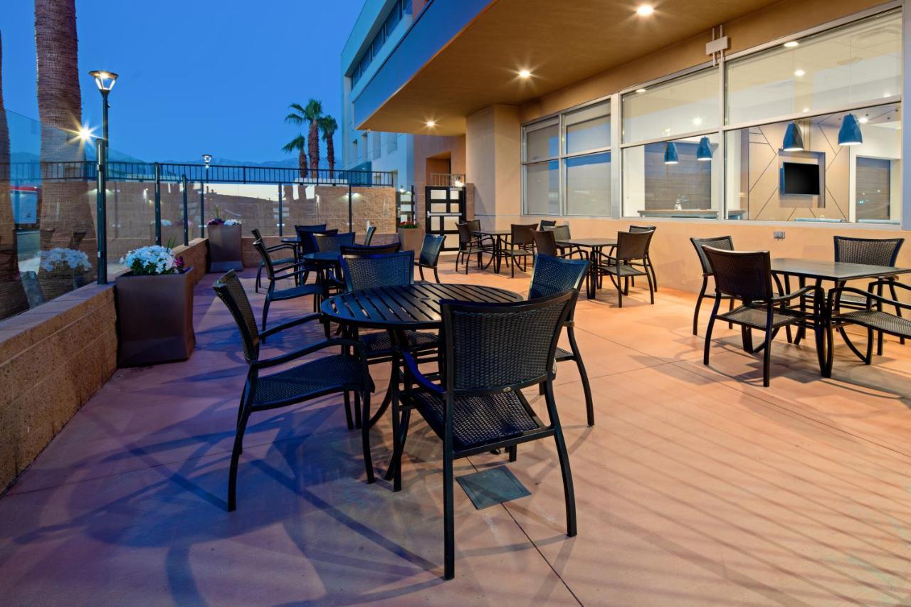 Holiday Inn Express & Suites Palm Desert - Millennium, An Ihg Hotel Exterior photo