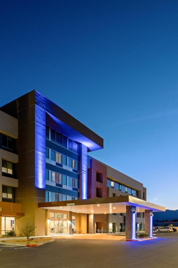 Holiday Inn Express & Suites Palm Desert - Millennium, An Ihg Hotel Exterior photo